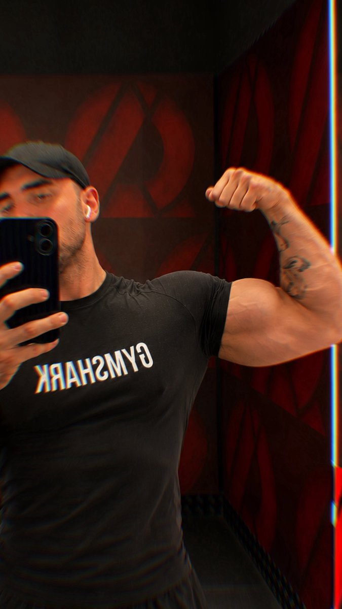 max_etn's tweet photo. 💪🏻💪🏻💪🏻 #biceps https://t.co/nY3BCsXc6e