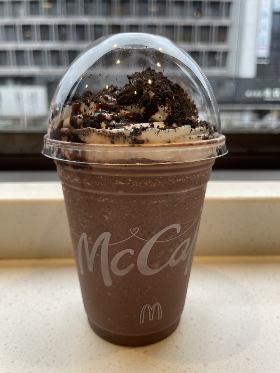 mikuru0929's tweet photo. 今日の昼下がりは、『マクドナルド』に。注文したのは、マックカフェの中から“チョコフラッペ オレオ® クッキー”を選びました🍫

カカオを感じられて大人も楽しめる、ドリンクともスイーツとも呼べるカフェメニュー☕️🧁 3時のひと休みやおやつにもぴったりです✨

#マクドナルド
#チョコフラッペ https://t.co/Gy5TknBnen