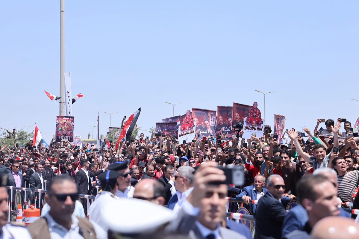 mohamedelgazar4's tweet photo. جمال بلعمري لاعب المنتخب الجزائري السابق 🗣️

منتخب مصر يستحق هذا الاستقبال الكبير بسبب إدخال اللاعبين الفرحة على المواطن المصري البسيط

فرحة الجمهور المصري بالمنتخب تجعل اللاعبين يشعرون أنهم كانوا رجالا في كأس العالم، وقاتلوا من أجل الشعب المصري وعلم مصر. https://t.co/LmikhFUiBM