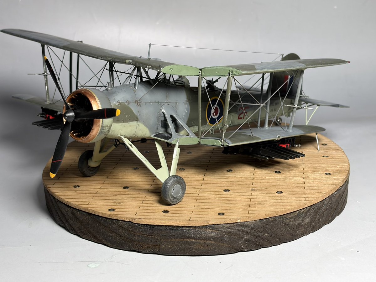 Pc9zC's tweet photo. タミヤ1/48 ソードフィッシュM kⅡ無事ロールアウト致しました。先に作ったバラクーダに引き続いて今回も片翼のみ折り畳み状態にしました。 https://t.co/EsWJ310HXG