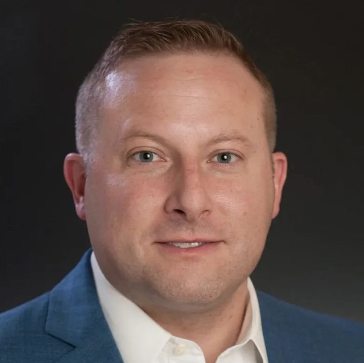 save00th's tweet photo. 🚨 Alaska medical board member Ryan McDonough, appointed by GOP Gov. Dunleavy, charged with 10 counts of possessing child sex abuse material.

Days after posting bail, found dead in his burned home. Cause: self-inflicted gunshot. https://t.co/ytiUCjW15W