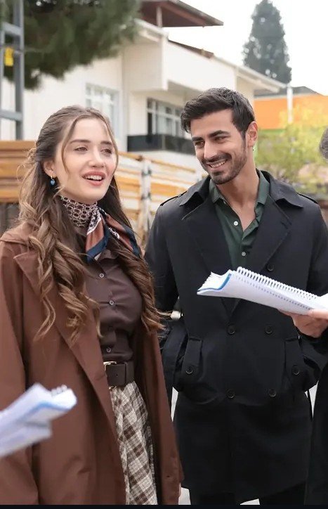stfuwhatsoever's tweet photo. sevda i think she's so under dressed :(
Look Her whole face is bare.
COVER IT PROPERLY WHAT ARE YOU DOING??
SHE NEEDS TO LOOK MODEST. 
Hadiiiiiiii 😣😣😣

#Arafta https://t.co/AE4ZN1bZaA
