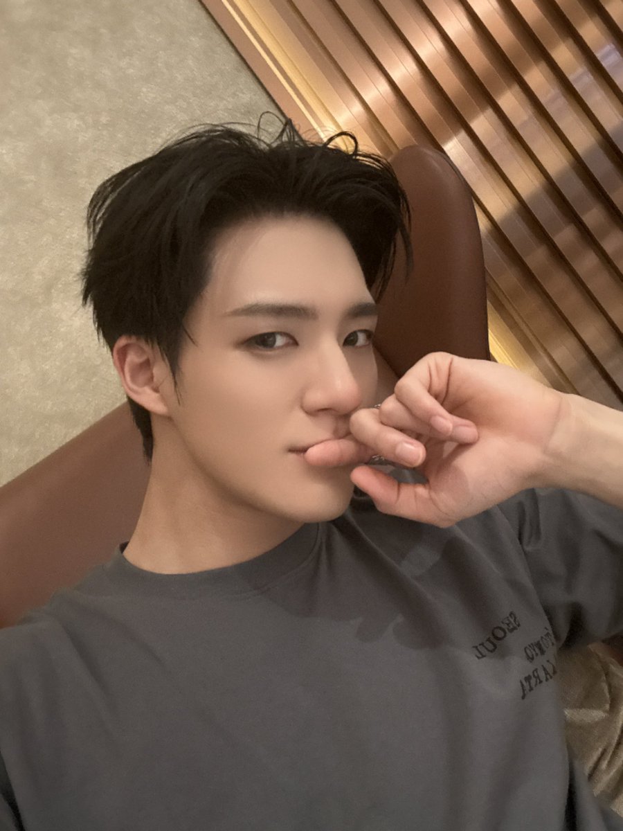 아젠 tweet media