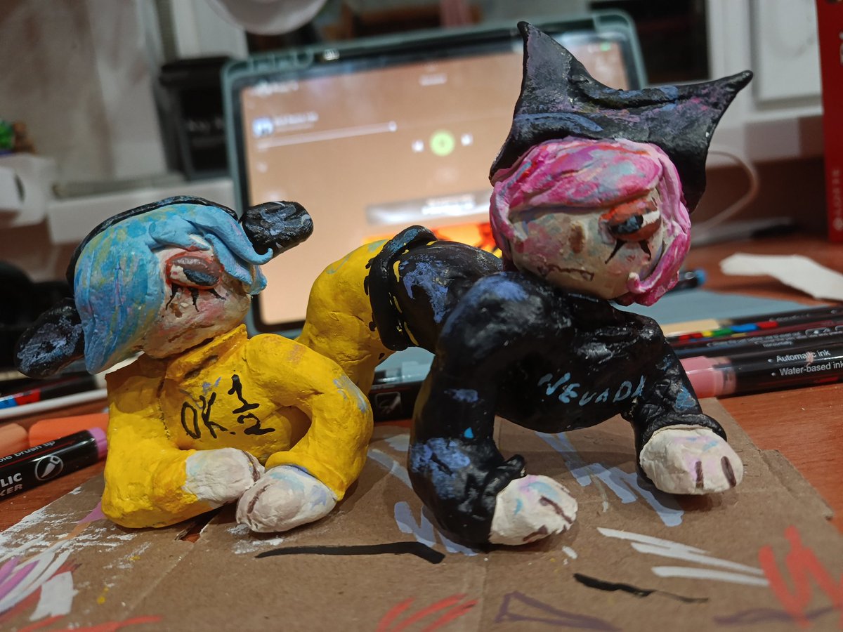 Fri_hhka's tweet photo. @MsRinza Hii ! I really liked your art, especially the idea, and I decided to make a figurine for myself based on your art!! It came out very crooked, but I like it :3
Thank you for your creativity!! ❤️ https://t.co/rxxM9UfndI