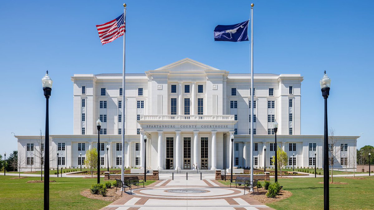 GermoneBurner's tweet photo. @smomwetgobam @MaryPeltola For reference, the court house in my city of 40,000 https://t.co/d6YDNjZcY0