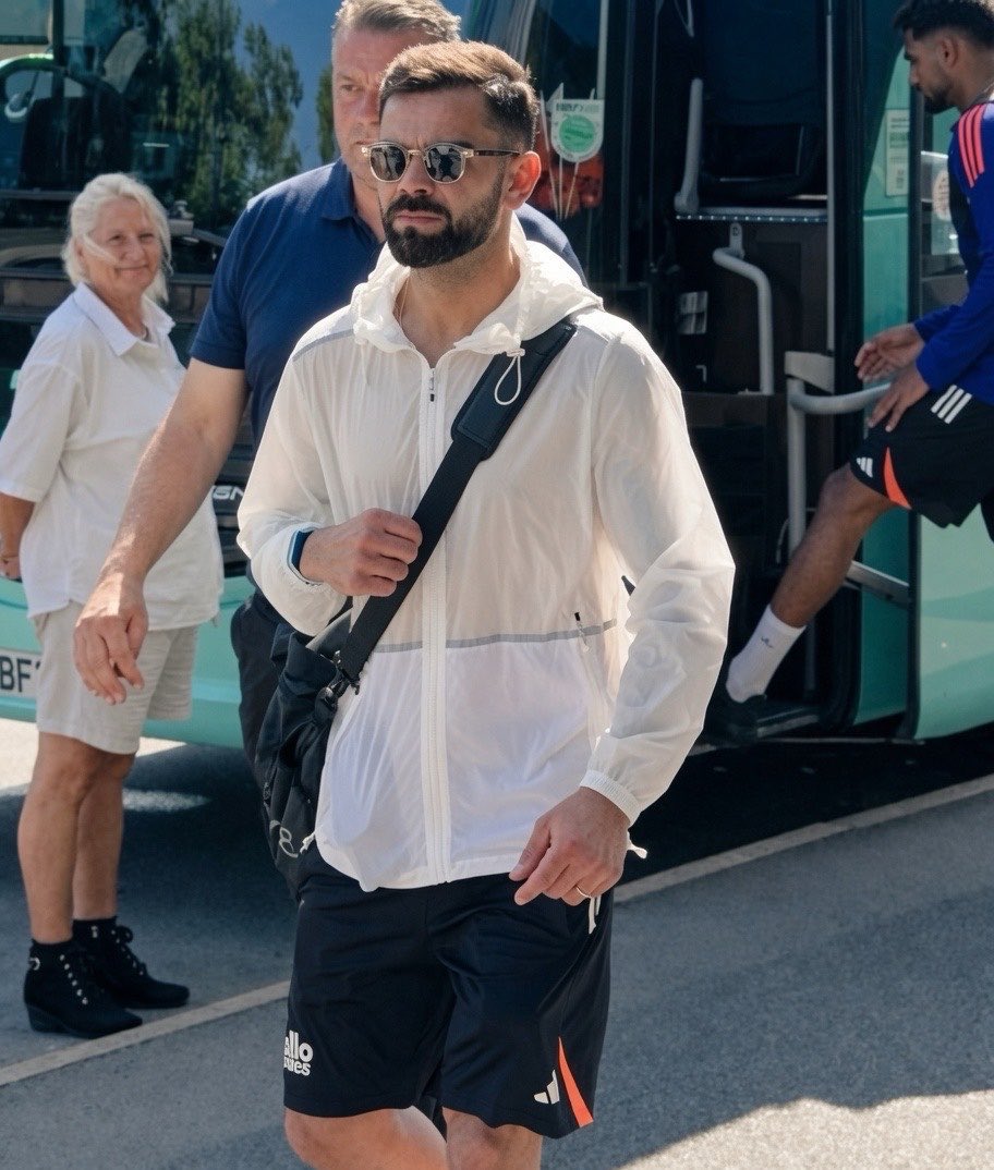 RcbianOfficial's tweet photo. Kohli at Edgbaston ✌️ https://t.co/zrT4G9BhxQ