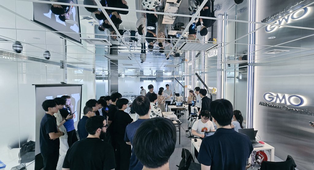 SeikaKaramatsu's tweet photo. 【Day1終了】
Humanoid Hack Tokyo 2、初日が終わりました！
上限を上回る230名のお申し込みの中から選ばれた6チームが、朝から夜までG1の開発を続けていました。

明日7/12（Day2）は15時～デモ発表で、14時～ご入場いただけます！

Day2の参加承認は先着でお申し込みいただいた方から順にお送りしています。ご理解いただけると嬉しいです🙇🏻‍♀️

明日はプチサプライズもあるので、お楽しみに！

運営・スポンサー…Orboh,Inc.(@sotamiyajima), GMO様(@GMO_AIR @yuji_fujima), RobotMateHub様(@rikiya_y)
協力…Unitree様(@UnitreeRobotics)
メディアパートナー…thehype様(@thehypedotnews)