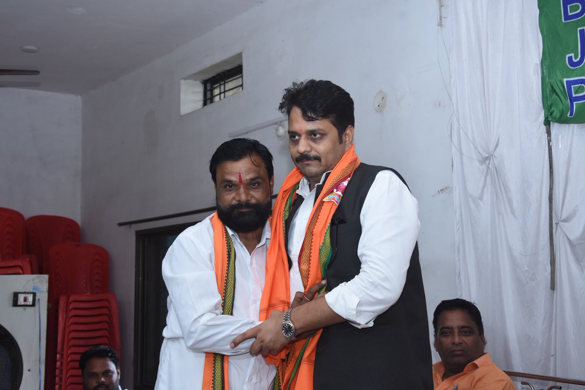 vaibhavpawarmp's tweet photo. आज सिवनी जिले के भारतीय जनता पार्टी कान्हीवाड़ा मंडल की आयोजित कामकाजी बैठक में सहभागिता की।

इस अवसर पर भाजपा प्रदेश महामंत्री व संभाग प्रभारी श्री सुमेर सिंह सोलंकी जी, ज़िला अध्यक्ष श्रीमती मीना बिसेन जी, विधायक श्री कमल मर्सकोले जी व अन्य गणमान्य जन उपस्थित रहे। https://t.co/K6aCQmUyRv