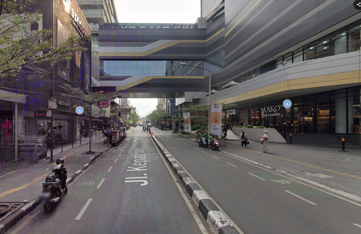 BitiusTitius's tweet photo. @Bantalleherr No? Ini saya sengaja nyari contoh visi saya dari negara yang punya cuaca mirip Indonesia, soalnya di Indonesia jarang ada area perkantoran yang seperti foto2 saya upload. Bahkan kalau bicara tentang area komersial (bukan perkantoran) pada umumnya, Indonesia masih kurang https://t.co/rUo7WsuUNe