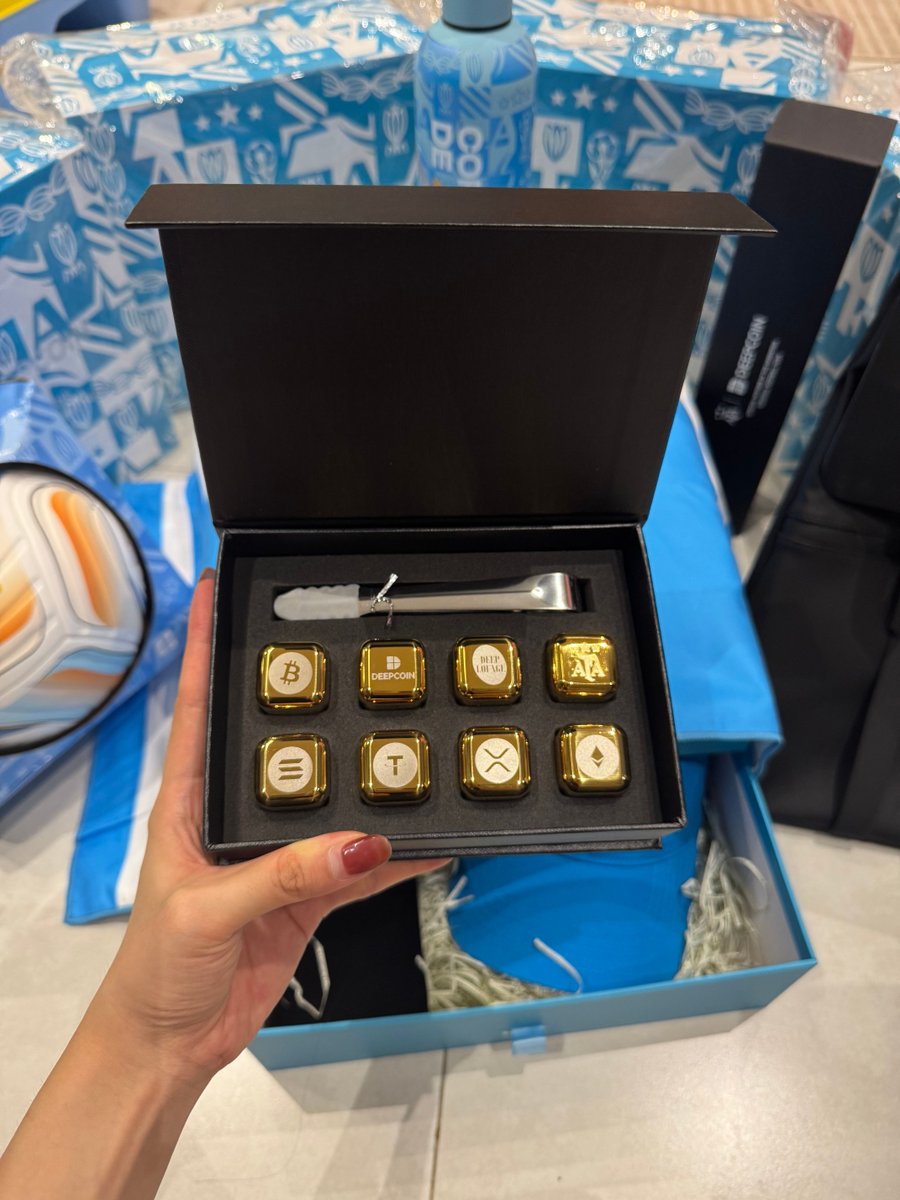 COCOteamvnn's tweet photo. 🎁 Mini Giveaway dành riêng cho các KOL!
Nhằm lan tỏa sự kiện Deepcoin x CocoLabs Giveaway, CocoLabs sẽ gửi tặng 04 phần quà 🎁 cho 04 bài đăng (Retweet/Repost) ấn tượng nhất từ các KOL.
📌 Cách tham gia:
✅ Retweet/Repost bài Giveaway của CocoTeam https://t.co/1aNuImyeOY
✅ Mời cộng đồng tham gia #Coco https://t.co/Td3iIGlO5v và dự đoán tỷ số.
✅ Gắn hashtag #CocoTeam #Deepcoin trong bài đăng.
🏆 04 bài viết nổi bật nhất sẽ nhận ngay 01 phần quà Deepcoin từ CocoLabs.
Tham gia Coco Campaign để có cơ hội nhận thêm nhiều phần quà hấp dẫn trong đợt Giveaway thứ 2 sắp tới! 🚀🎁
Chúc mọi người may mắn và cảm ơn các KOL đã luôn đồng hành cùng CocoLabs! 💙