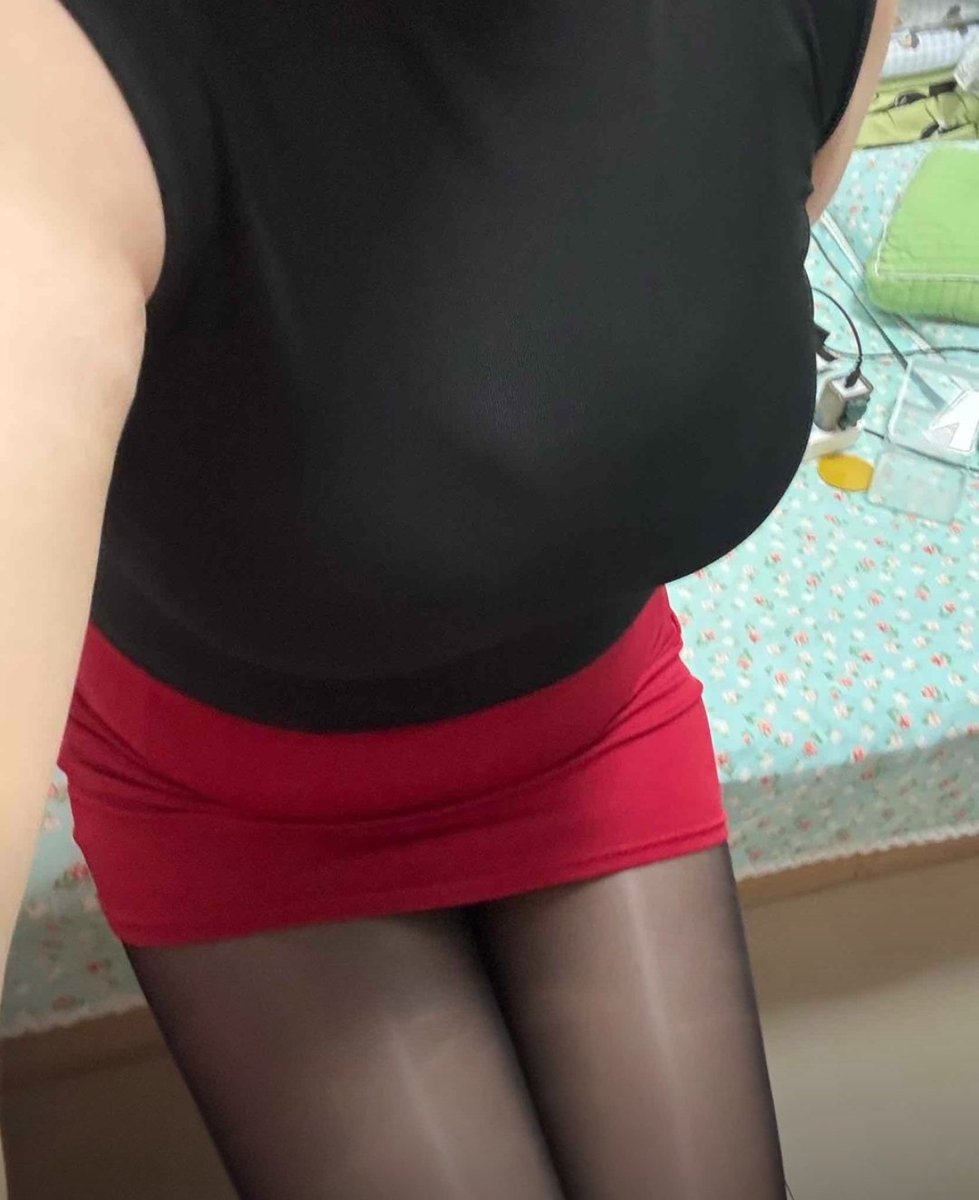 AngryBerryxyz's tweet photo. 踩你的🐔or坐你的脸？
#语视 #磕炮 #kp #4i #男m #女性蔑視 #女s #黑丝 #丝袜 #舔逼 https://t.co/Qq28olkMOV