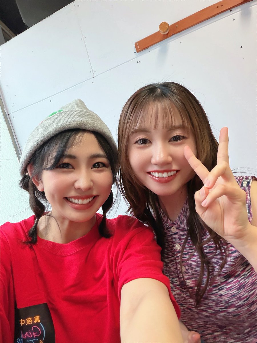 kawamura_ai0608's tweet photo. #真夜中のGirlsTalk 
今夜もご視聴いただいた皆さん、
誠にありがとうございました🎧✨️

珍しい苗字やランキング、
皆さんは当てられたかなー？🤭︎

写真はゲストにお越しいただいた
ほーのーさんこと、
玉城穂乃華さんと☺️📸🤳ありがとう︎っ💕︎︎ https://t.co/9iyXD6B02q