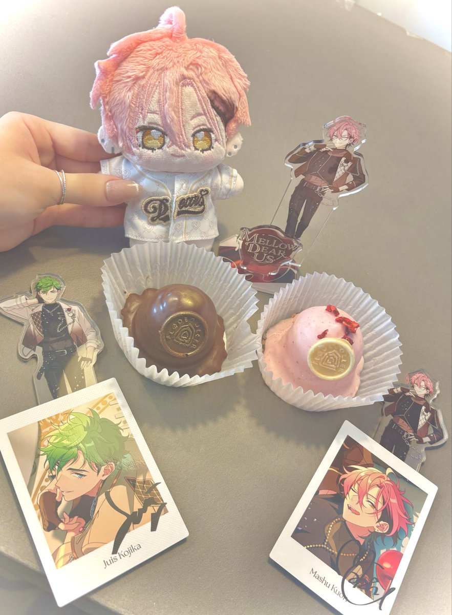 MDUmashu's tweet photo. ライブ前にふるーるぼらー屋さんにお伺いしておりました…♪ ずっと幸せな一日でした（ ;  ; ）♡ 会ってくださったみなさま本当にありがとうございました🫶あしたも楽しみ🎶
4枚目はりつさんとmonaaさんとchaさんとの国際交流カプ会議記念写真（⁉️）です☺️ https://t.co/wru3huixVV
