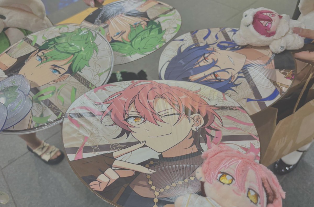 MDUmashu's tweet photo. ライブ前にふるーるぼらー屋さんにお伺いしておりました…♪ ずっと幸せな一日でした（ ;  ; ）♡ 会ってくださったみなさま本当にありがとうございました🫶あしたも楽しみ🎶
4枚目はりつさんとmonaaさんとchaさんとの国際交流カプ会議記念写真（⁉️）です☺️ https://t.co/wru3huixVV