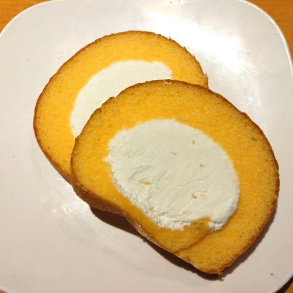enterthe007's tweet photo. デザート
生クリームのたっぷり入ったロールケーキ
美味しいよね!
#ロールケーキ #生クリーム #cake #cakelover #cakelovers https://t.co/IZIDtGWBy9