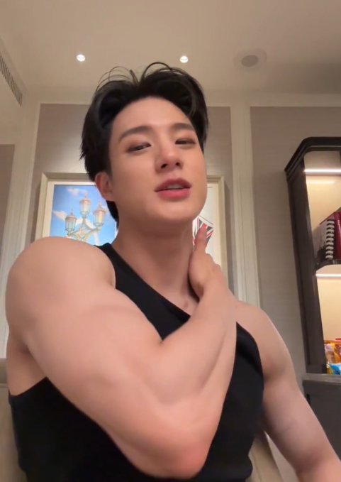 nicallii's tweet photo. laki punyeta konti nalang tatagos na sa screen ko https://t.co/HvqAN6LD48