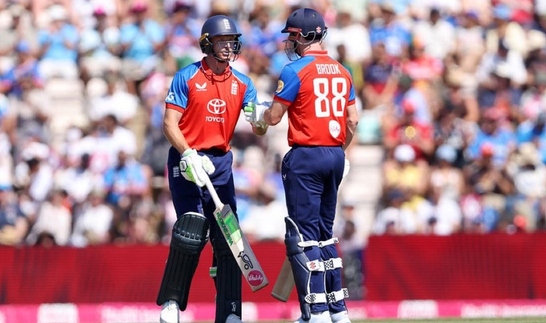 mufaddal_vohra's tweet photo. Buttler - 131 (64). 
Brook - 95* (45). 
Jacks - 7* (2). 

ENGLAND HAMMERED 257/3 AGAINST INDIA. 🤯 https://t.co/TxO1rV2eSb
