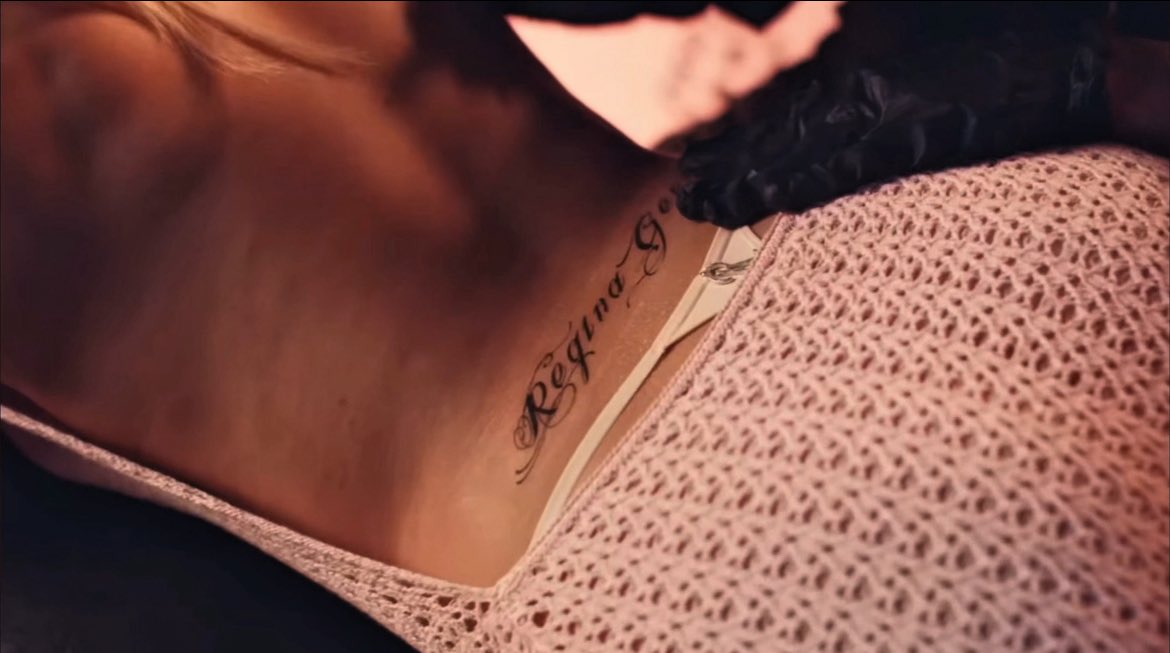 Reneesrapperr's tweet photo. I’m sure surrounding yourself in a bunch of people touching you all over was necessary for the music. I’m sure nothing more happened behind the scenes. Right? https://t.co/qkZTqzNrxE