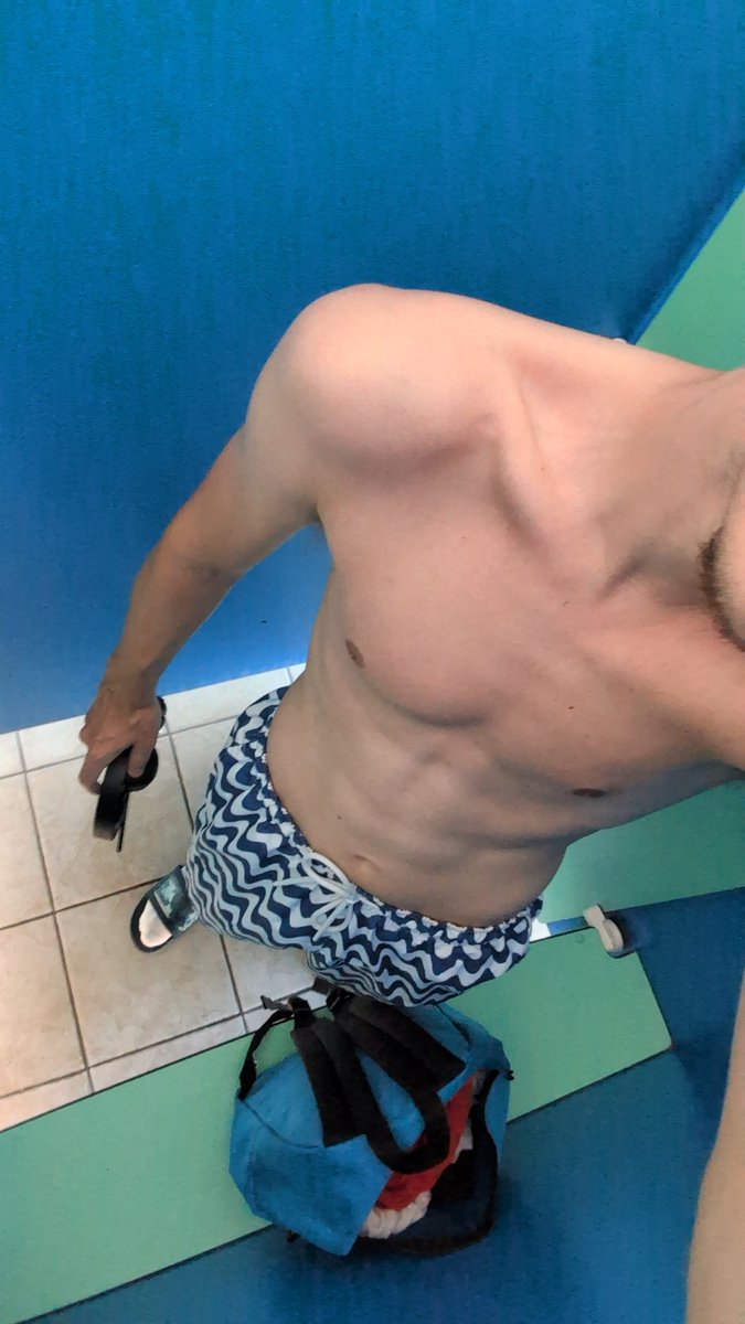 T6719_'s tweet photo. Premier post sur X !  🎉
Qui veut venir à la piscine avec moi ? 😗
Petit like et RT, la suite sera sûrement un peu moins soft 🤭 https://t.co/ovBlcmimbe