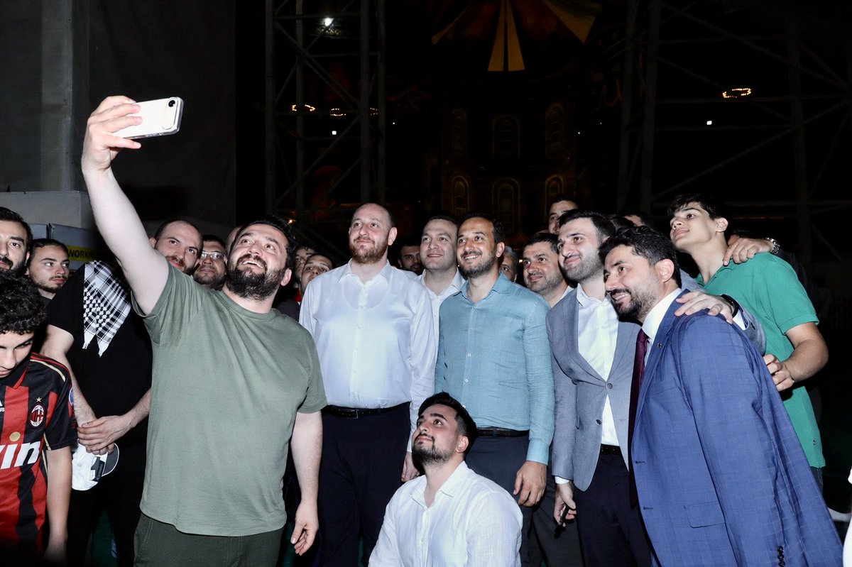 KartalAKParti's tweet photo. AK Parti İstanbul Gençlik Kollarımızın bu yıl ikincisini düzenlediği, Genel Başkan Yardımcımız Sayın Ahmet Büyükgümüş ve İl Başkanımız Sayın Abdullah Özdemir’in teşrifleriyle gerçekleştirilen “Fetih Nesli Ayasofya’ya Yürüyor” programına; İlçe Başkanımız Haydar Göksoy, yönetim kurulumuz, kadın kollarımız ve gençlik kollarımızla birlikte katılım sağladık.

Fetih ruhunu diri tutan, tarihimize ve medeniyet mirasımıza sahip çıkma bilincini güçlendiren bu anlamlı programda; birlik ve beraberliğimizi bir kez daha pekiştirirken, ecdadımızın bizlere emanet ettiği mukaddes değerlere sahip çıkmanın gururunu yaşadık.

Bu anlamlı organizasyonda emeği geçen AK Parti İstanbul Gençlik Kollarımıza teşekkür ediyor; köklü medeniyetimizin izinde, milli ve manevi değerlerimizi yaşatmaya ve gelecek nesillere aktarmaya kararlılıkla devam ediyoruz.

#FetihNesliAyasofyayaYürüyor #Ayasofya #AKParti #İstanbul