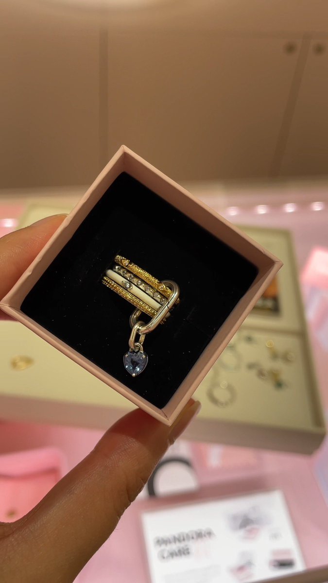 Hunni2001's tweet photo. #YağmurYüksel to celebrate Yağmur’s collaboration with #TheOfficialPandora come with me to see what I bought from Pandora in London. 🇬🇧 

I purchased the, spinelli kilcollin rings pandora edition💗

🫴Let's always support our beautiful star in beautiful ways. https://t.co/nxG0uTs7NQ