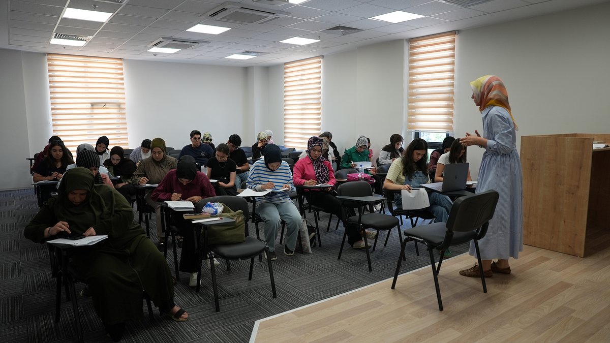 Memleket461's tweet photo. PUSULA MARAŞ İLE GENÇLERİN AKADEMİK GELİŞİMİNE DESTEK 
Kahramanmaraş Büyükşehir Belediyesinin gençlik markası Pusula Maraş tarafından Yaz Akademileri kapsamında düzenlenen Etkili Hızlı Okuma Kursu tamamlandı. https://t.co/DBhwwXu4eG https://t.co/VRBbTufeJN