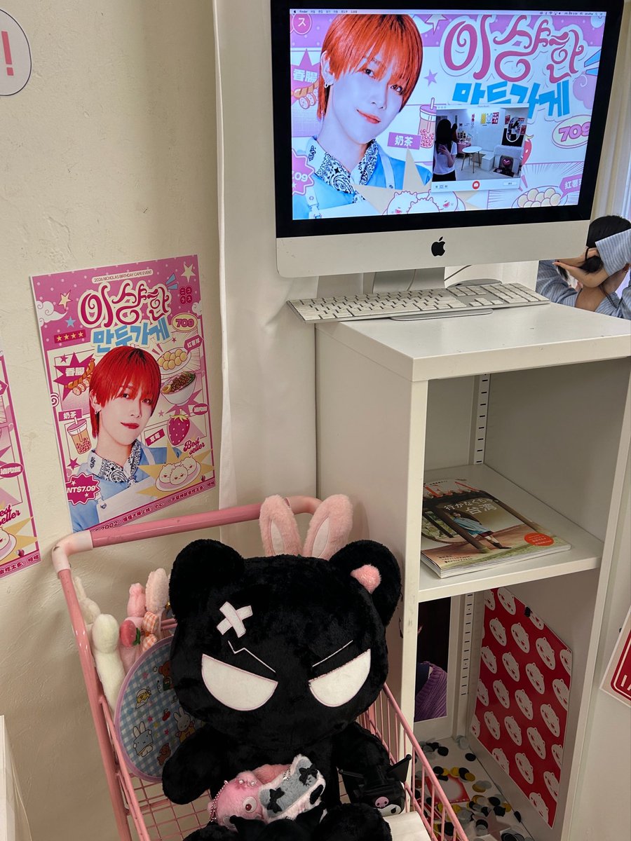 02Ethic's tweet photo. 홍대 이샹한 만두가게 

뒤늦게 공지가 떠서 공지 뜨자마자 달려간 생일 카페
디피가 너무 귀엽게 되어 있고, 
디저트 특전인 미니 우치와가 너무 귀여워요 🫰🏻
왕만이도 완전 귀요미처럼 생겼어요 🥟 https://t.co/bfNv3uNJWW