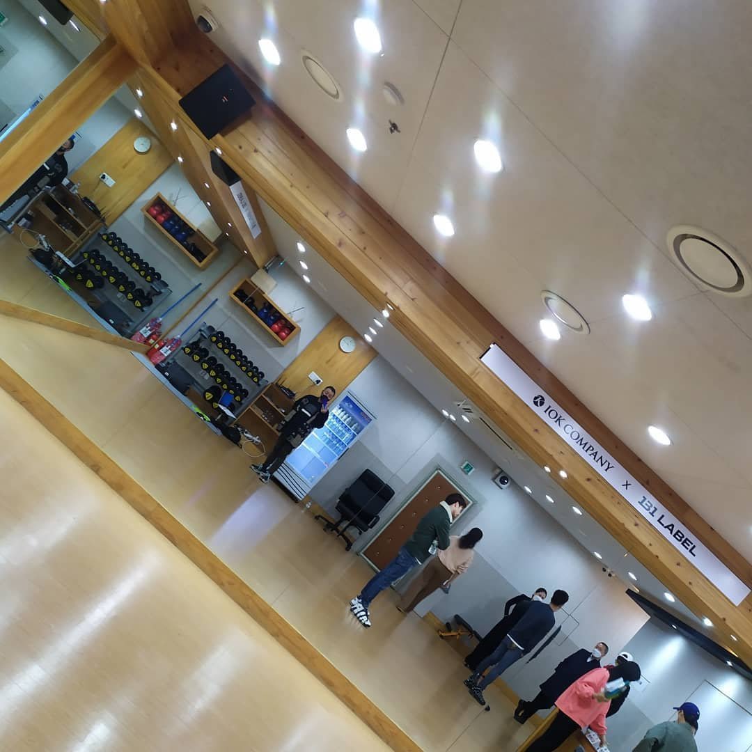 imoonday131's tweet photo. Praising Claire while calling GRID “former IOK” is even funnier. IOK is still an active company until now. When the IOK–131 partnership was established, Claire wasn’t even working at 131 yet. That’s why the former trainees were referred to as IOK × 131 label trainees. Once 131 and IOK parted ways, they were no longer affiliated with IOK. Why does this account keep spreading misinformation?