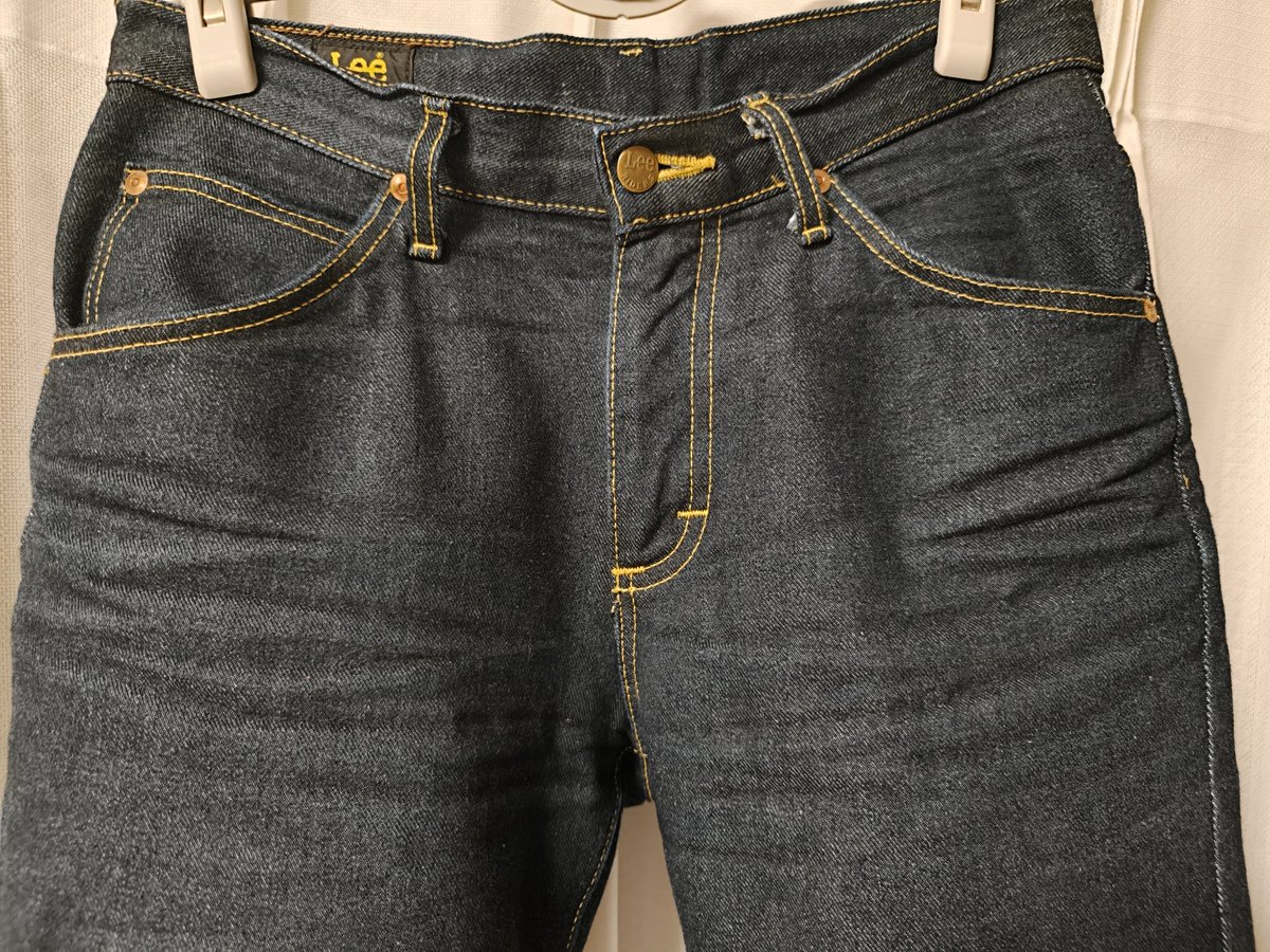 lotus_i52's tweet photo. LEE 102 ブーツカットの1ヶ月後の姿をレビュー追記しました!
ジーンズを育てる楽しみは、自分だけの一着になること!😃
ほぼ毎日のように穿き込んでいるので、もっともっと変化していって欲しい👖
ただ残念ながら、リーバイス501の穿き込みは停滞中😅
https://t.co/ZBnd1uwF4E
#lee #bootscut https://t.co/UERoEWsDCs