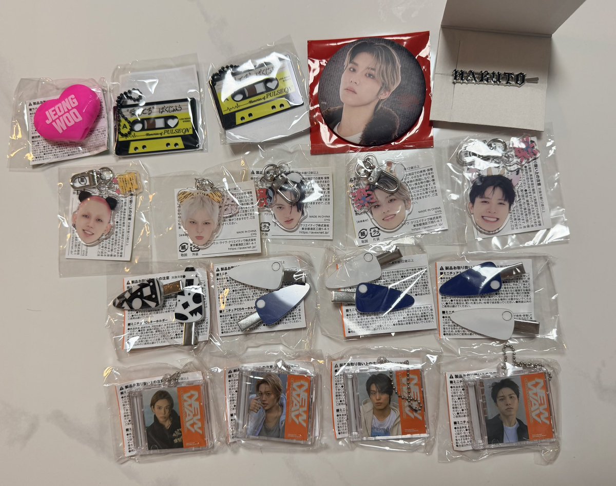 _yoch15's tweet photo. TREASURE The Stage NEW WAV カプセルトイ 缶バッジ FC限定 トレカ 交換 顔アクキー 

譲) 画像のもの
ヒョンソク ヨシ アサヒ ドヨン ハルト ジョンウ ジョンファン

求) 同種 異種  ヨシ  ジェヒョク

郵送まとめての交換優先です📮
よろしくお願いします https://t.co/OmEI5FBdIz