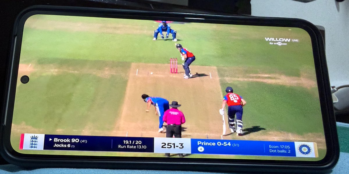 IKumar_Vivek's tweet photo. Dear @BCCI, I’m disappointed with the Indian team’s performance. They can only play on #IPL flat pitch. As a player, I feel embarrassed for them and for Indian cricket. I urge them to practice more and improve their skills. #ENGvsIND https://t.co/gm9C0vOA1J