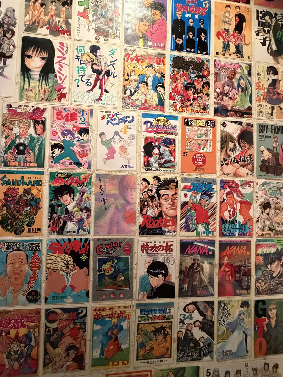 ekonyan44's tweet photo. ライブから急いで帰って所沢らいおんホルモンで飲み！何かしらのオタクに絶対刺さる幅広いポスターやグッズが置いてある🎶ちいかわの劇場版とかもあったし定期的に貼り替えてそう、圧巻！(写真はトイレの中の一部です) https://t.co/odEGswsIqt