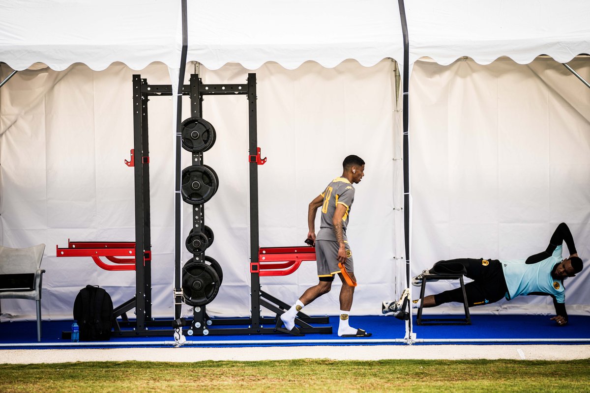 KaizerChiefs's tweet photo. First training session in Spain 🇪🇸 #KCSpain #Amakhosi4Life https://t.co/3X4NaU5BIL