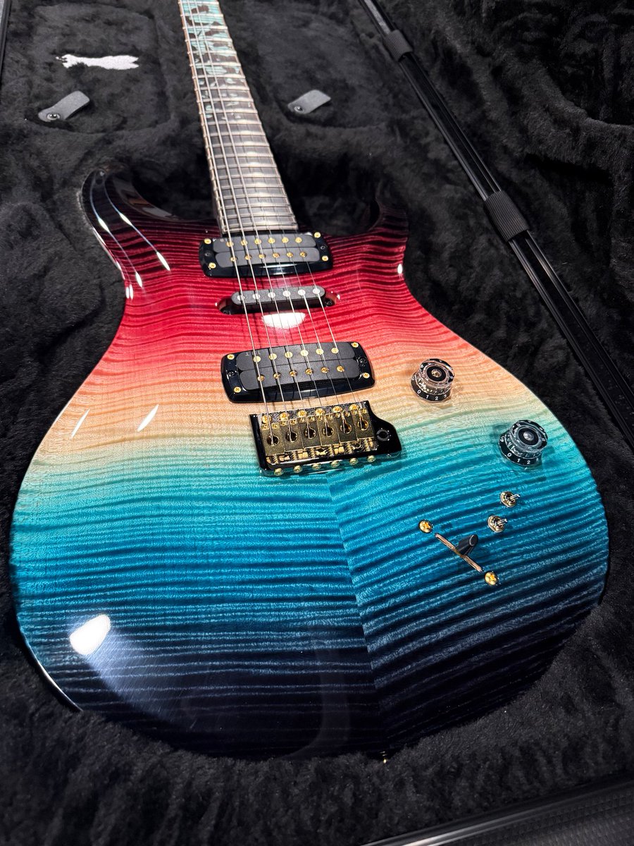 SweetwaterSound's tweet photo. Every detail matters 🤘 The @prsguitars Private Stock #12038 Modern Eagle V pairs hand-selected tonewoods, premium appointments, and incredible tonal versatility in a one-of-a-kind guitar. 
https://t.co/nMyZ77ASfz 
#musician #musicgear #music https://t.co/S7fKsW3zCz