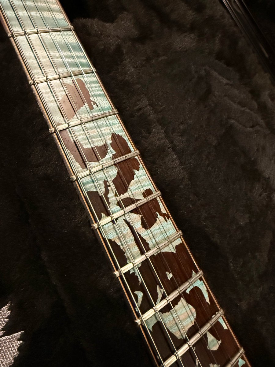 SweetwaterSound's tweet photo. Every detail matters 🤘 The @prsguitars Private Stock #12038 Modern Eagle V pairs hand-selected tonewoods, premium appointments, and incredible tonal versatility in a one-of-a-kind guitar. 
https://t.co/nMyZ77ASfz 
#musician #musicgear #music https://t.co/S7fKsW3zCz