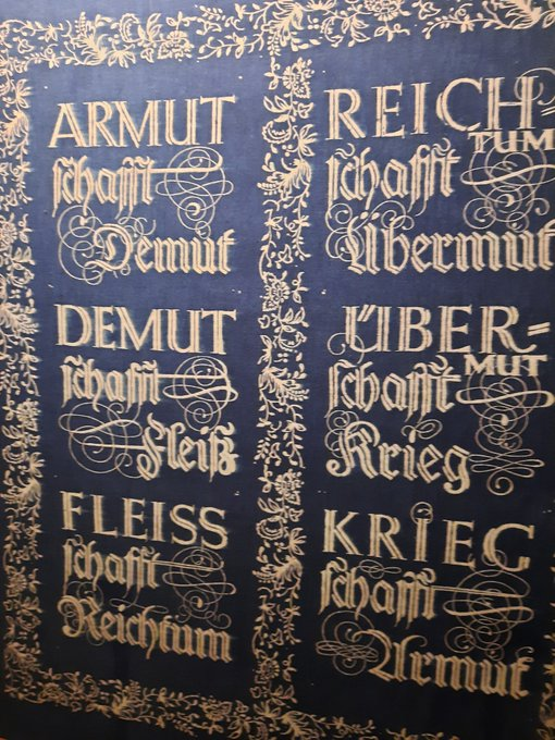 ernsterjuenger's tweet photo. Wir haben den Übergang von "Reichtum" zu "Übermut" bereits erfolgreich bewältigt.   👍 https://t.co/OxU2rF6sjL