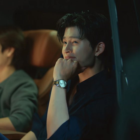 naraslay's tweet photo. please after this, don’t ever give him any university student role again ((unless it’s something like leap day series)) HE IS WAYYYY TOO DADA NOWADAYS LORDDDDD @GMMTV https://t.co/UBCdZG9Btn