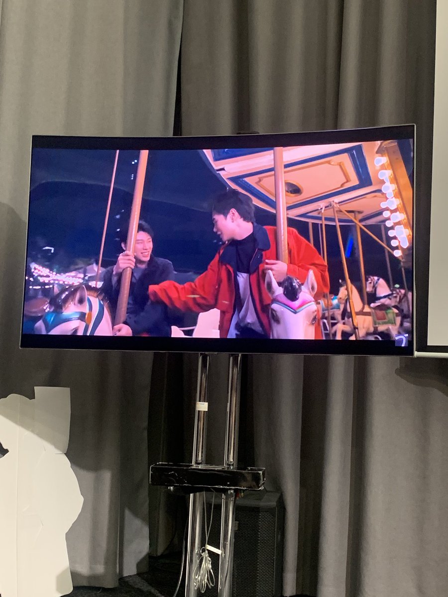 wang180saturne's tweet photo. Going on a carousel date? Yes please! Episode 4 is filled with date ideas tbvh 😂

#LosttoLightEp4 #LosttoLight #FolkDome https://t.co/2P4D7mFBAy