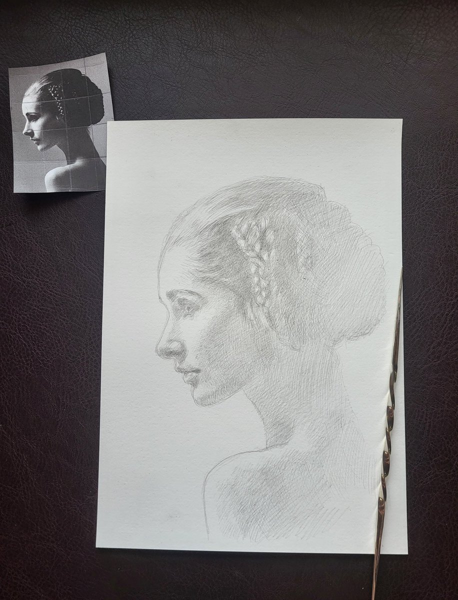 colin_alex35207's tweet photo. My first silverpoint drawing. An artist friend of mine on here recommended it to me and I’m sure glad I ordered a silver stylus and some prepared paper- by far the best drawing instrument I’ve used in a while. I’m excited to do more, particularly master copies with it and also to watch it tarnish into a rich sepia tone over time. I’ll be making my own silverpoint paper in a traditional manner for my next experiment in this medium.