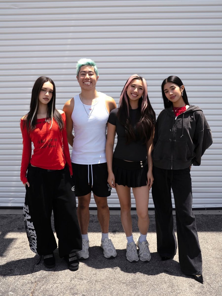 KATSEYEBRASIL's tweet photo. KATSEYE via Instagram de ZHC e Michelle Chin. https://t.co/IMtusqLPRD