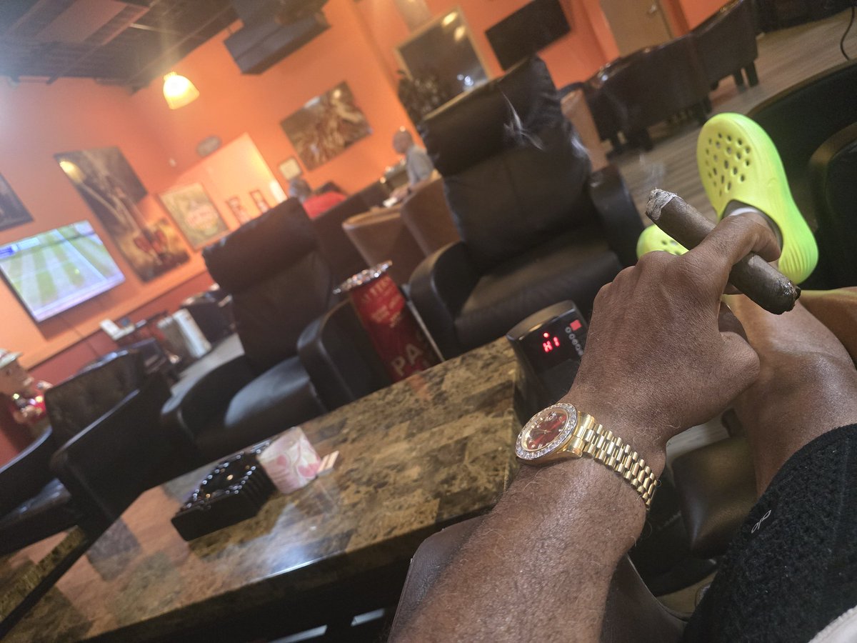Seldomseen202's tweet photo. @BrookieJ07 This is where I will be all day waiting for this money to roll in🙏🏿🙏🏿🙏🏿 https://t.co/ByoxqwctIT