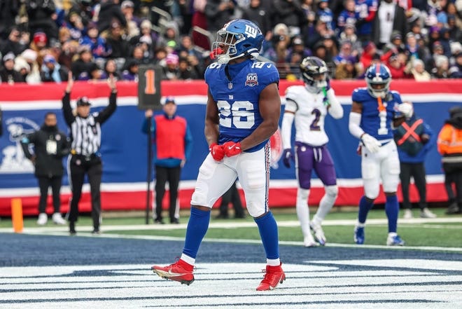 BigPickDaddy's tweet photo. Devin Singletary - RB - NYG - “Motor” definitely had things in gear once Skattebo went down last year. 

From week 9 on, Singletary finished RB28 which would surprise most. 

Singletary is mostly going un-drafted but is worth a look and here’s why…

1) Skattebo is coming off an injury and plays football violently. The combination of both would indicate that staying on the field for a full season might be tough for Cam. 

2) The Giants have a new coach and a 4th place schedule which is going to bode well for the offense. 

3) Singletary is free and Tracy is not built to carry a full load. 

We’re diving pretty deep at this point in the draft and we could do a lot worse than Singletary.