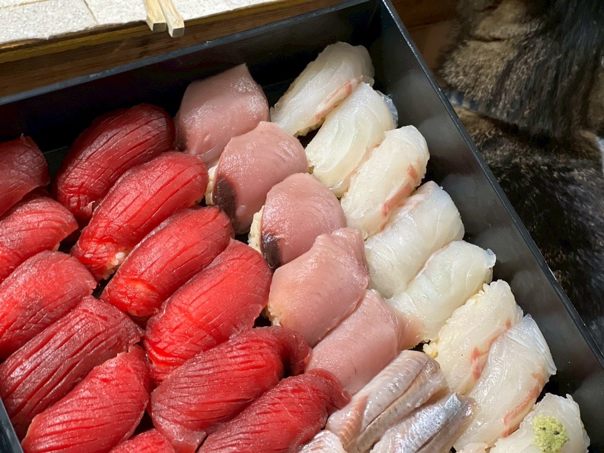 bellkun200's tweet photo. #すし  #寿司   # 🍣  # 2回目がいちばん上手くできた👍
# アジがいちばん味濃くて飽きないネタかも…໒꒱· ﾟ
目指せ寿司職人‼️
もう2ヶ月以内に4回も食った…໒꒱· ﾟ https://t.co/4DGHYCwajm