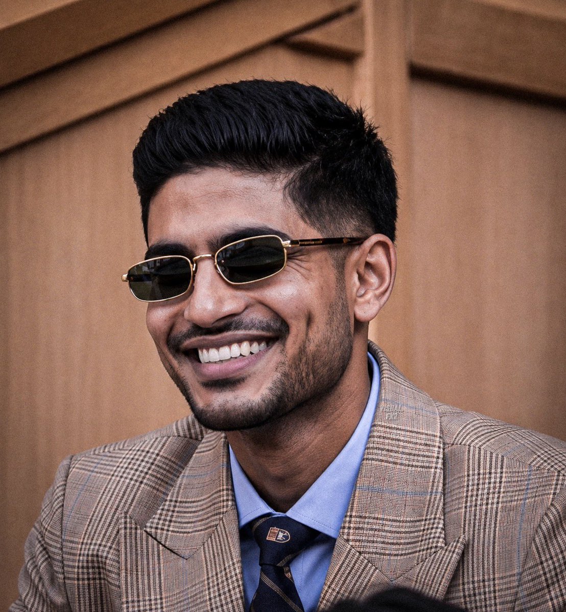 thevishhal56's tweet photo. Served a look fit for royalty at Wimbledon today. 🌟 

#wimbledon #shubmangill 👑 https://t.co/9JjNDoocA5
