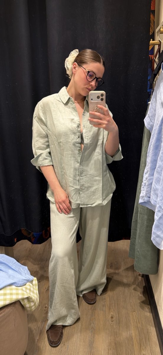 SaraaTeacherr's tweet photo. I'm obsessed with this outfit 🥰 https://t.co/7FS5YOicpe