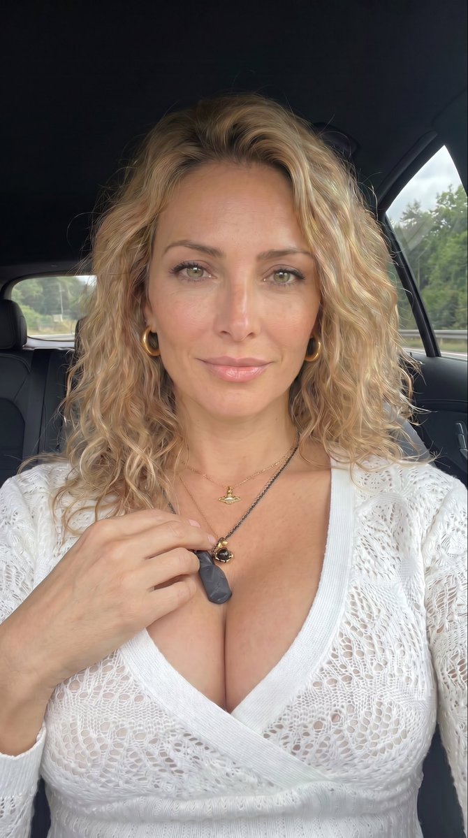 lastelleduvin's tweet photo. Je suis célibataire 💔  
Je ne fume pas  
Je ne suis pas une mauvaise personne  
Je sais cuisiner  
Je veux juste être amis avec toi  
Je peux ? Écris-moi en DM...🥰🥰 https://t.co/FZxE5MuqFC