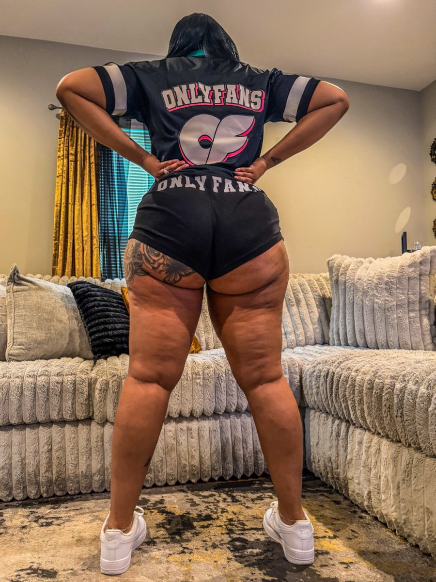 OnlyBandzTVShow's tweet photo. 🍑🍑🍑🍑🥰
#bigbooty #bigass #bbc #nsfwtwtًً #bigbooty #ebonyass #assworship https://t.co/z6GbiTrel6
