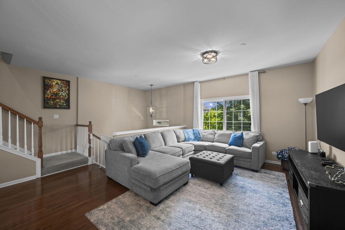 jenortman's tweet photo. 105 Arcadia Lane, Lake Zurich, IL, 60047
3 bed | 2.5 bath 2103 Sq. Ft.
Active | 389000
https://t.co/Eq0DsSgMcy
Welcome home to this beautifully maintained home in Meadow Wood. Step inside to find gleaming hardwood floors that flow throughout the entire main level. The bright... https://t.co/0R3i2Yoo7r