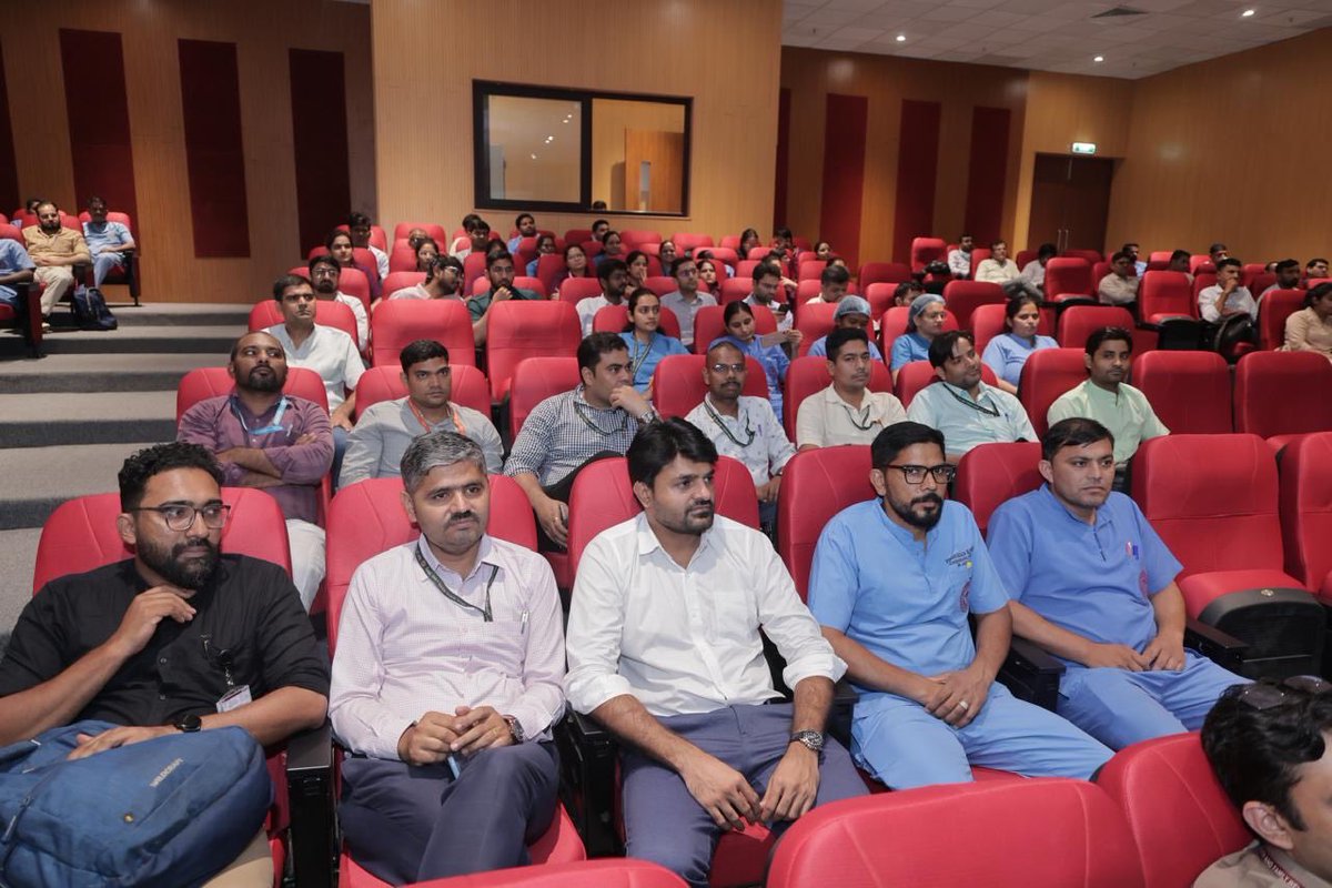 aiims_jodhpur's tweet photo. "एक अंगदाता कई लोगों को नया जीवन दे सकता है।" 

कार्यकारी निदेशक प्रो. (डॉ.) गोवर्धन दत्त पुरी के मार्गदर्शन में अंगदान माह के अंतर्गत एम्स जोधपुर में स्वास्थ्यकर्मियों के लिए अंगदान संवेदनशीलता कार्यक्रम एवं हस्ताक्षर अभियान आयोजित किया गया। 

आइए, अंगदान का संकल्प लें और जीवन बचाने की इस मुहिम से जुड़ें। 

#OrganDonationMonth #अंगदान_महादान

@JPNadda @mpprataprao @AnupriyaSPatel @MoHFW_INDIA