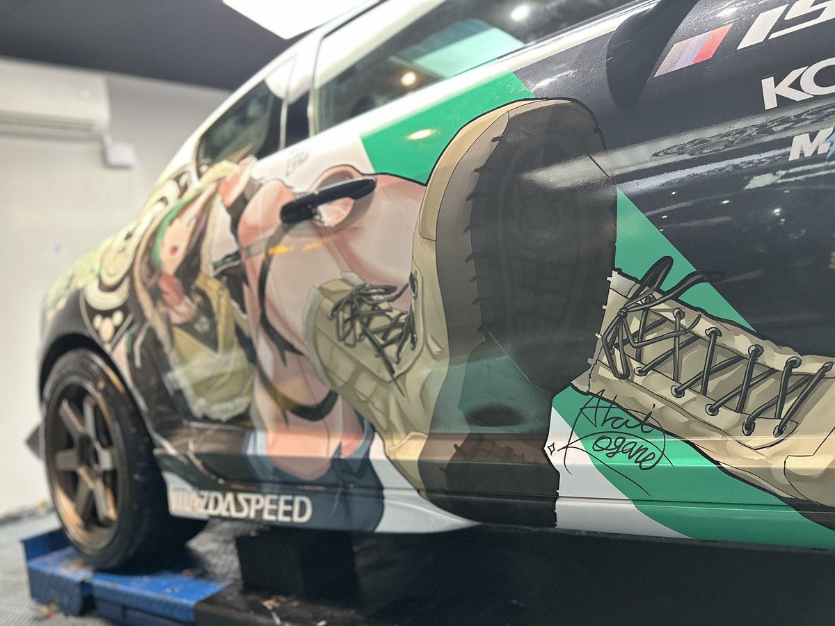 ReiuzuLee's tweet photo. 「ねえ、いっしょに向こう側の景色を見に行かない？」

MAZDA RX-8 SE3P     x     輪堂千速 
企画が正式に完了しました！

イラスト：新井コガネ 先生 https://t.co/ZSgRUmukts
デカール貼り付け作業：御守車匠
デザイン：自分
#輪堂千速
#千速ワークス
#もはやちはや https://t.co/vTWzAl3TRH